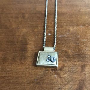 Gold pendant necklace